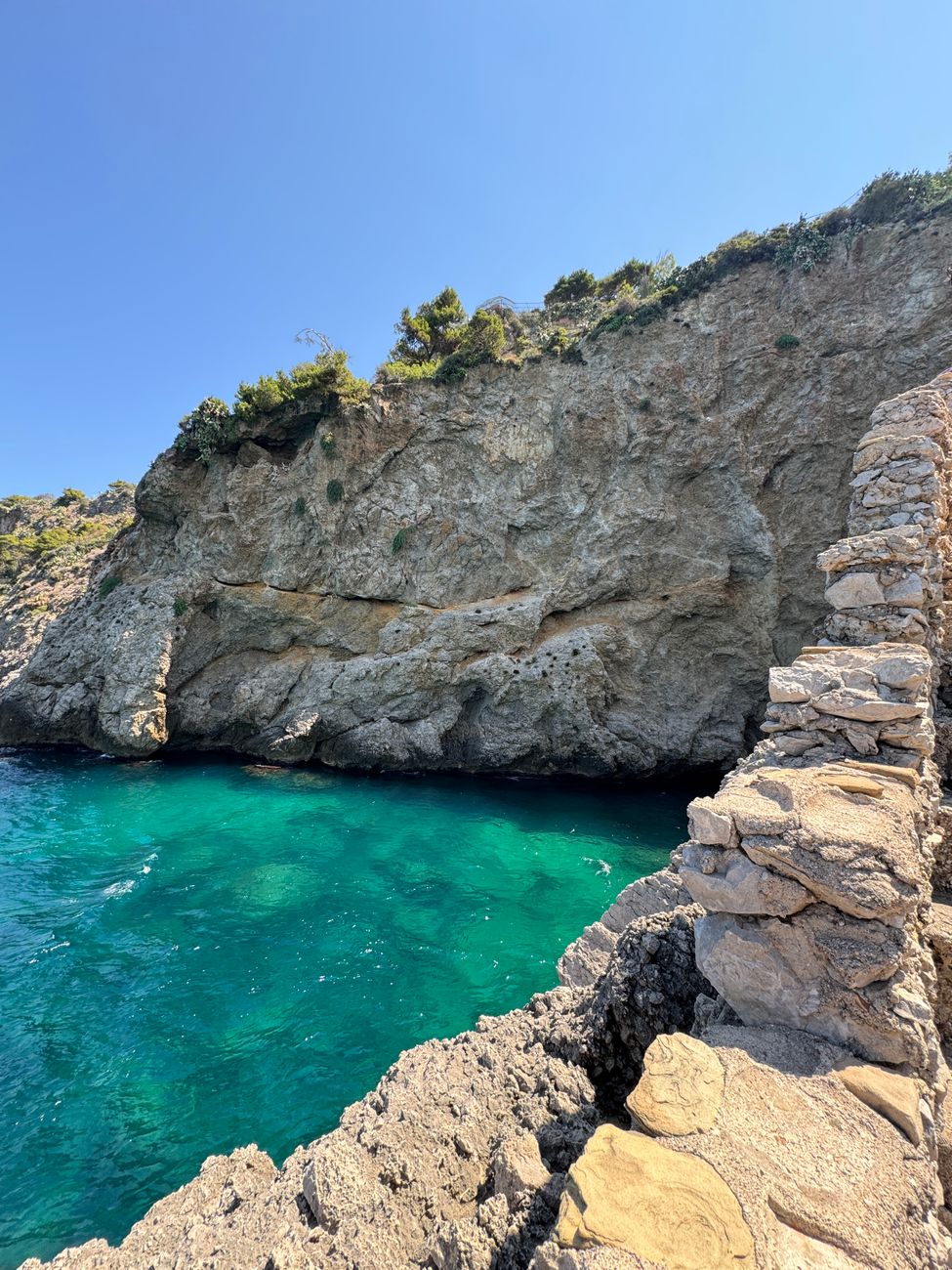 La cala después del sendero